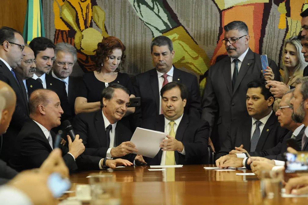 No momento, você está visualizando O elo entre o voto e a irresponsabilidade de políticos